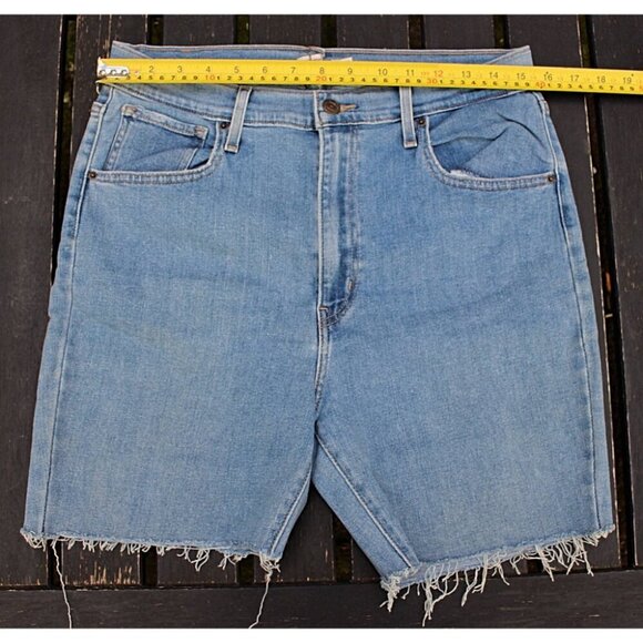 Levi's Mile High Cutoff Shorts - sz 31 - True Cutoff Jeans, 6" ins,, 70s Style! - Picture 3 of 7